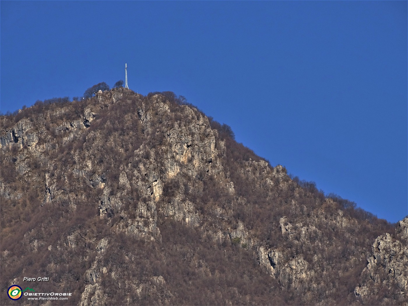 20 Zoom sul Monte Zucco da Ambria.JPG